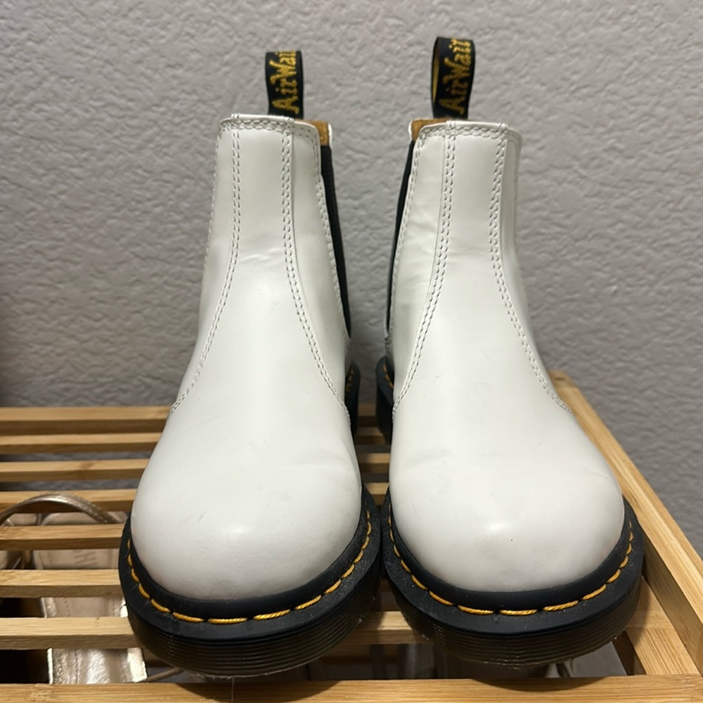 Dock Martens Airwair boots in white
